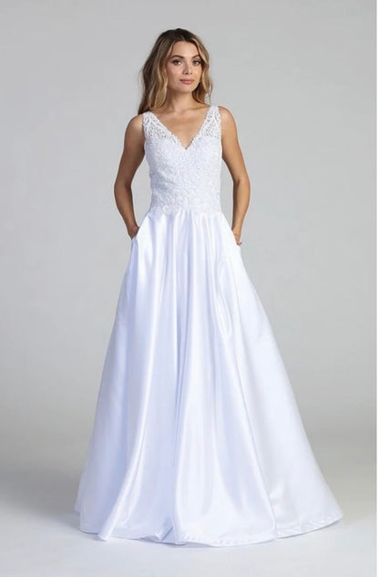 This dress is perfect for your unforgettable moment. With elegant satin , flower appliques and beads. 7673 by LET’S CORP