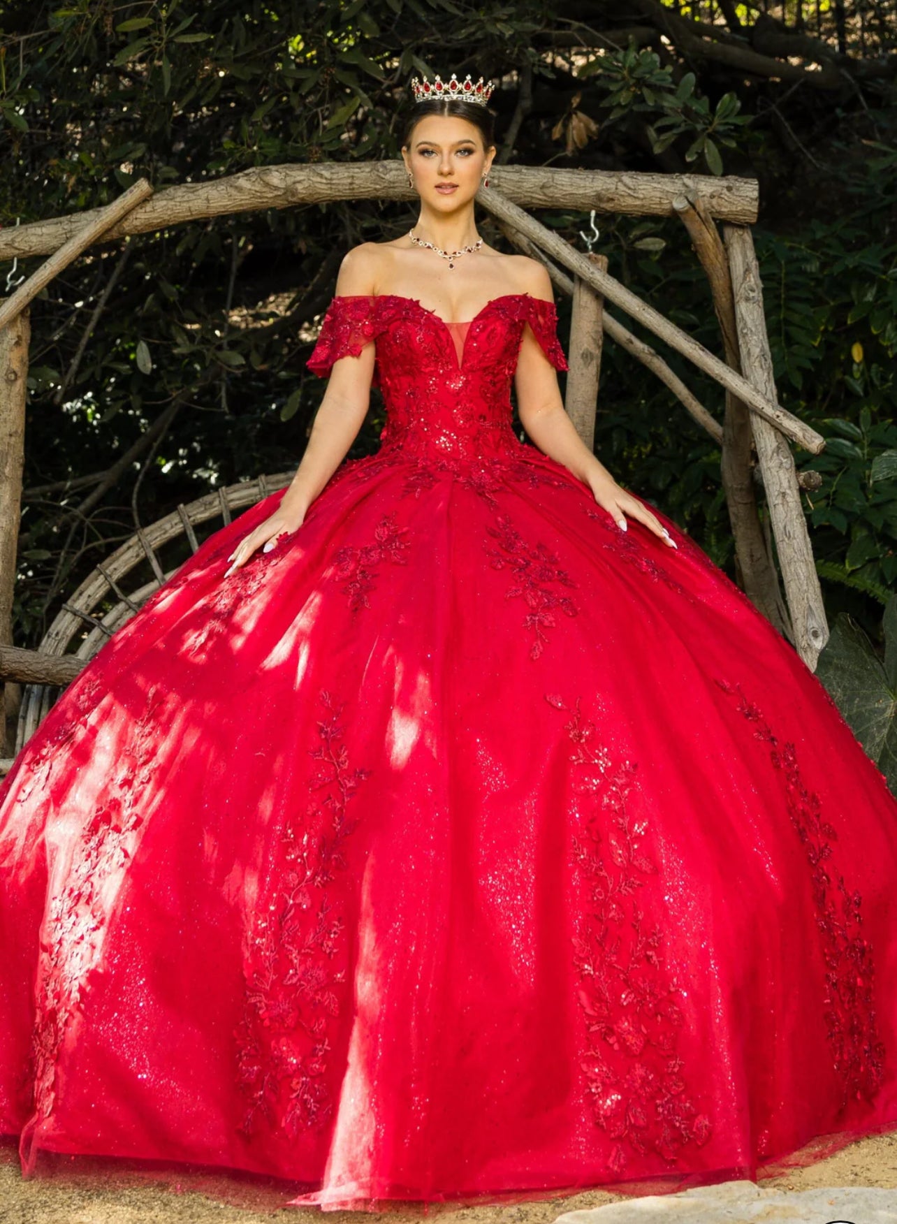 This dress is perfect for your unforgettable moment. A dress off the shoulder with a touch of ruffle on the top. 8045J CINDIRELLA COUTURE.