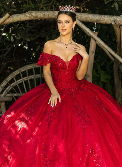 This dress is perfect for your unforgettable moment. A dress off the shoulder with a touch of ruffle on the top. 8045J CINDIRELLA COUTURE.